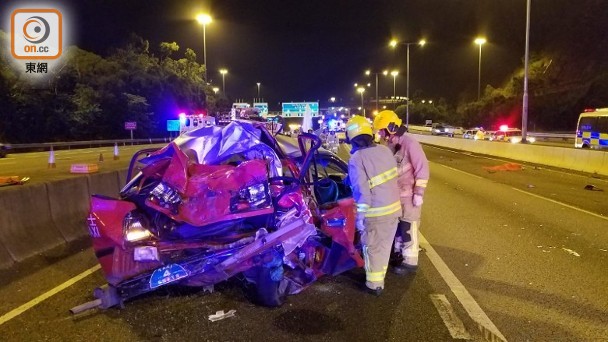 鄭州旅游大巴與出租車(chē)相撞5人死亡包括2名司機(jī)http://www.leadwave.com.cn/